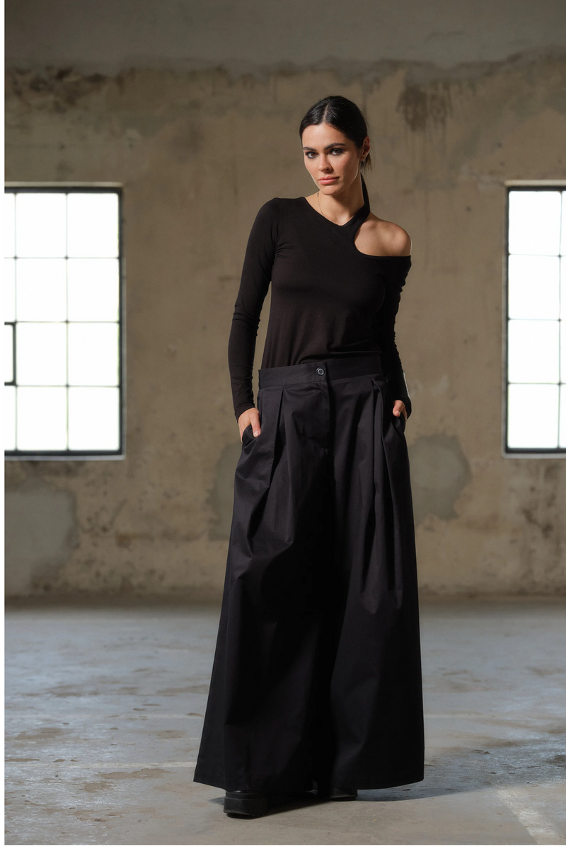 Noir Élan Organic Wide-Leg Palazzo
