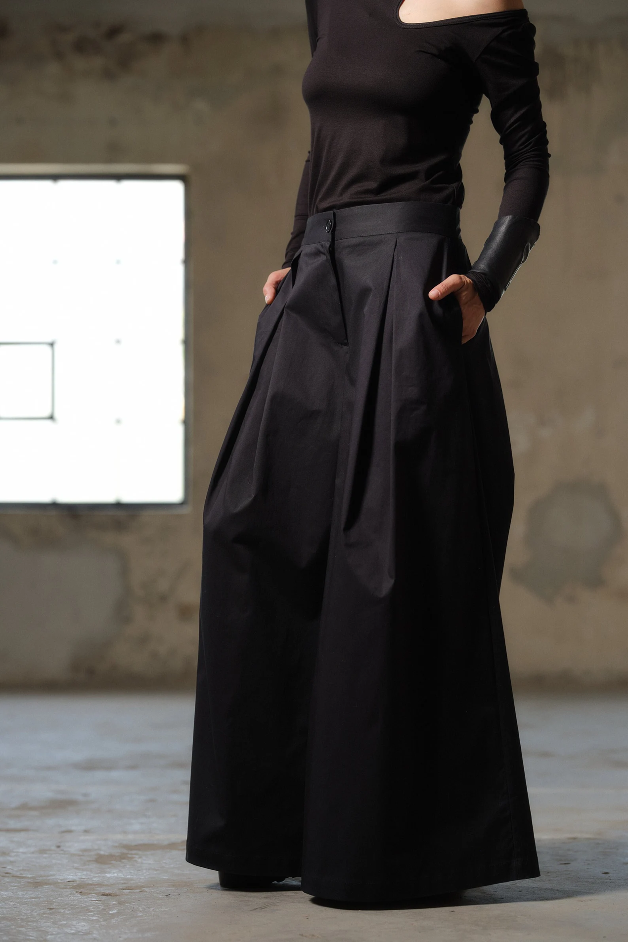 Noir Élan Organic Wide-Leg Palazzo