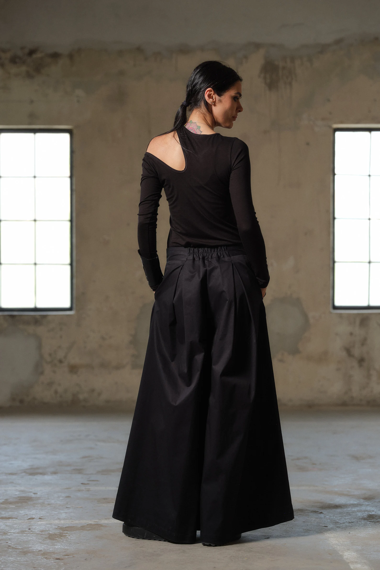 Noir Élan Organic Wide-Leg Palazzo